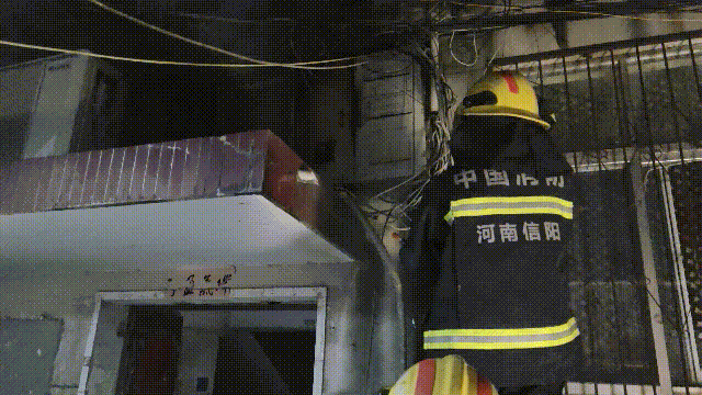 事發(fā)信陽<strong></p>
<p>電表計量箱</strong>，電表箱突然“發(fā)火”:電表計量箱